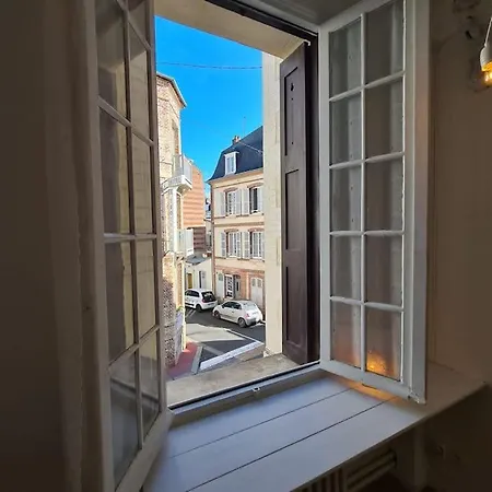 Apartament Beau A 30m De La / Beautiful 30m From The *